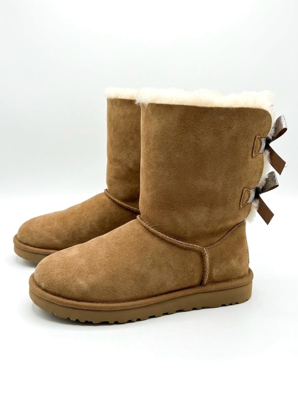 UGG Bailey Bow Sparkler Boots Chestnut Suede Metallic Bows 7 Y2K Coquette Cozy